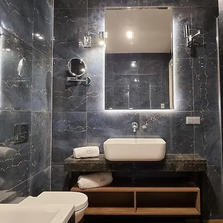 Stary Rynek Premium Apartments: Old Market Square Elegance *
