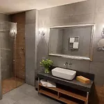 Stary Rynek Premium Apartments: Old Market Square Elegance Apartment