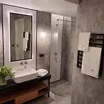 Stary Rynek Premium Apartments: Old Market Square Elegance *