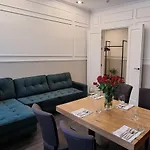 Stary Rynek Premium Apartments: Old Market Square Elegance