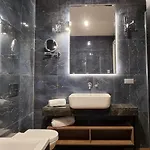 Stary Rynek Premium Apartments: Old Market Square Elegance *