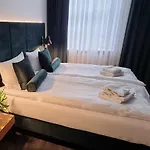 Stary Rynek Premium Apartments: Old Market Square Elegance Apartment